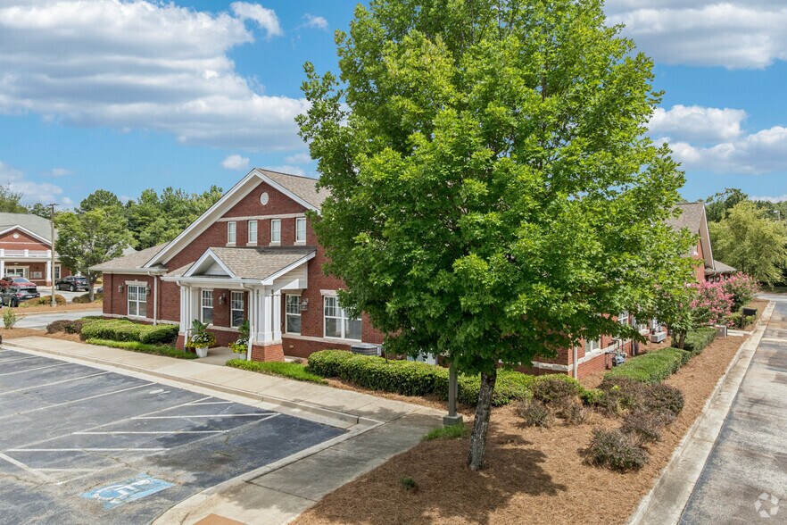 1553 Janmar Rd, Snellville, GA à louer - Photo de l’immeuble – Image 1 sur 23