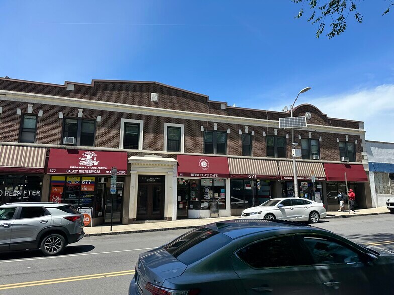 677 Main St, New Rochelle, NY à louer - Photo de l’immeuble – Image 1 sur 9
