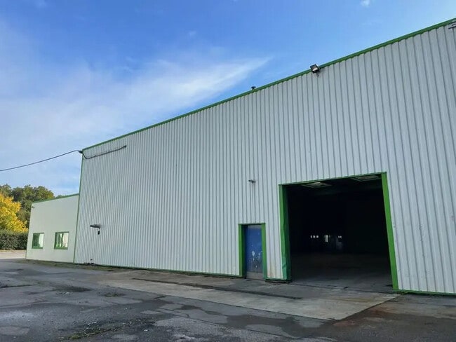 Plus de détails pour Local d’activités à vendre