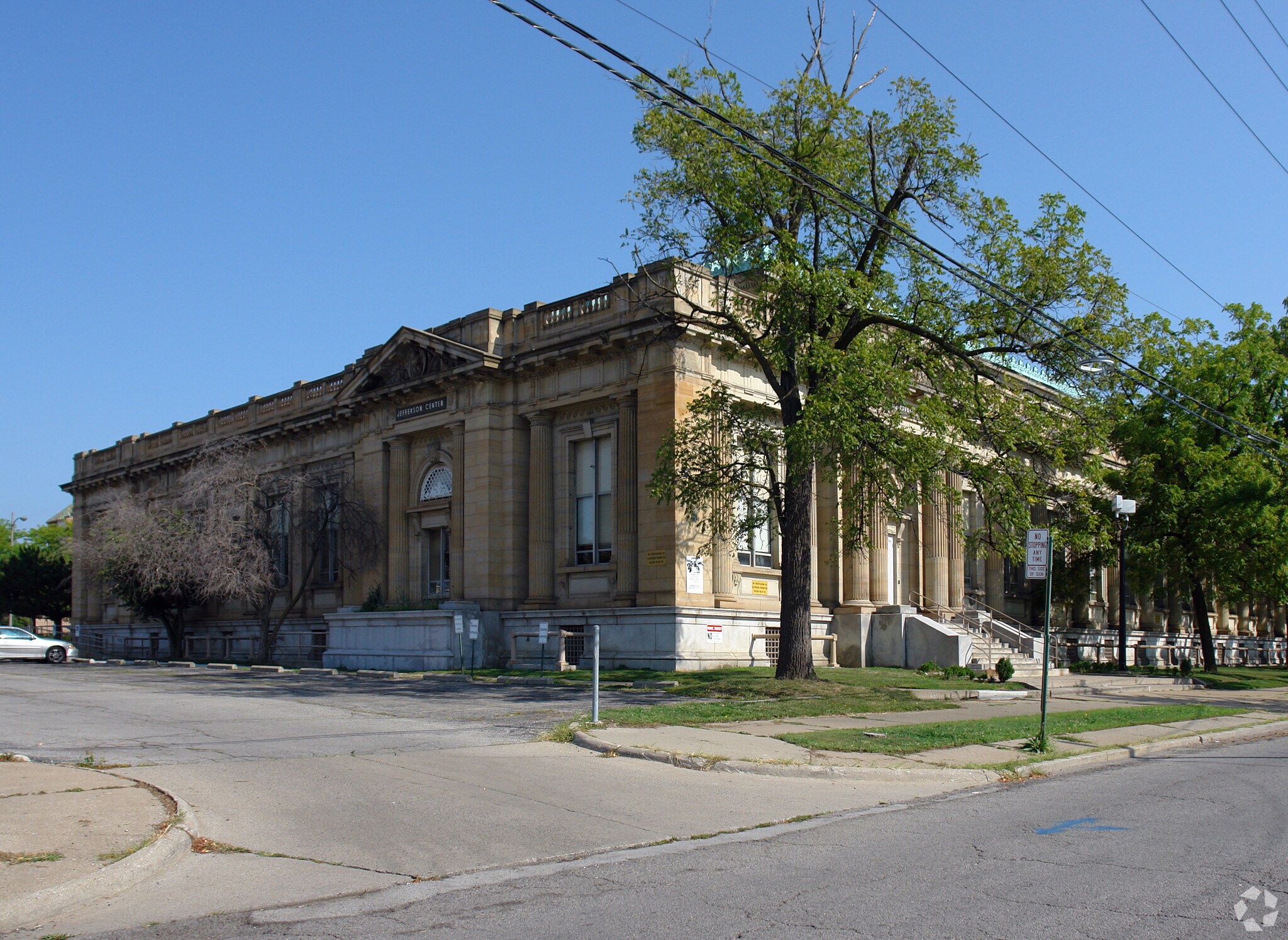 1300 Jefferson Ave, Toledo, OH à louer Photo principale– Image 1 sur 19