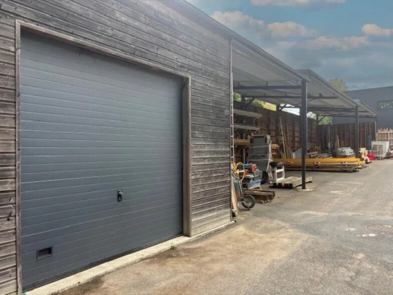 Local d'activités dans Boissy-sous-Saint-Yon à vendre - Photo de l’immeuble – Image 2 sur 7