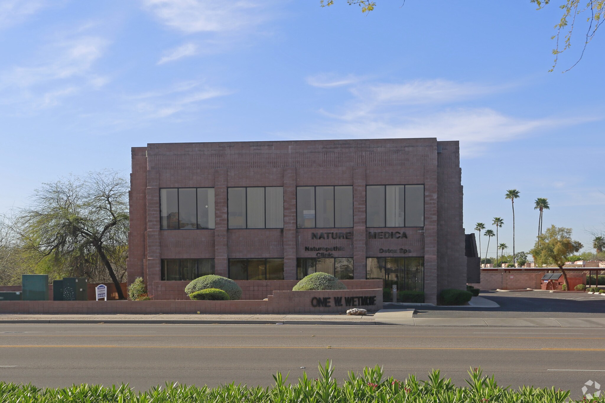 1 W Wetmore Rd, Tucson, AZ à louer Photo principale– Image 1 sur 9