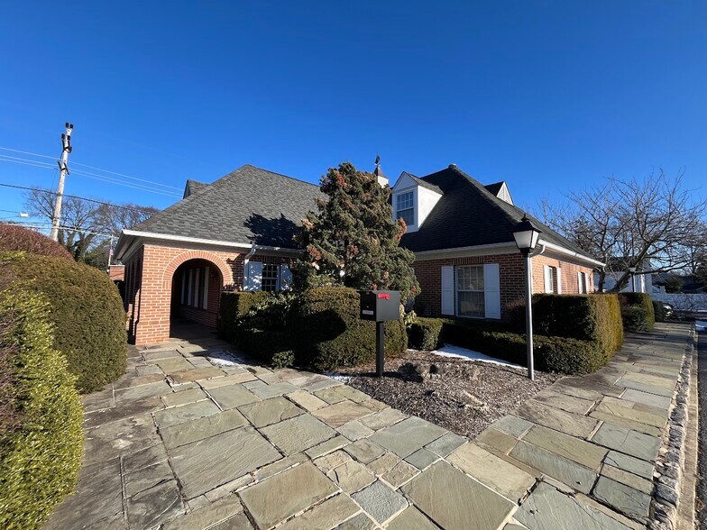 108 Avenue of Two Rivers, Rumson, NJ à vendre - Photo de l’immeuble – Image 2 sur 2