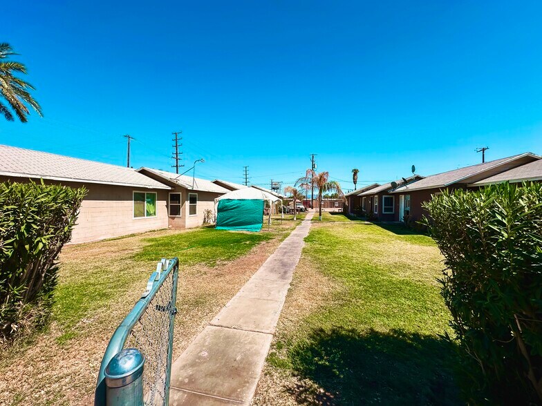 308 S Spring St, Blythe, CA à vendre - Photo de l’immeuble – Image 2 sur 3