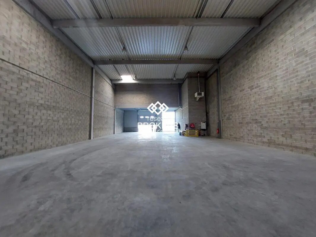 Industriel/Logistique dans Élancourt à louer Photo de l’immeuble– Image 1 sur 3