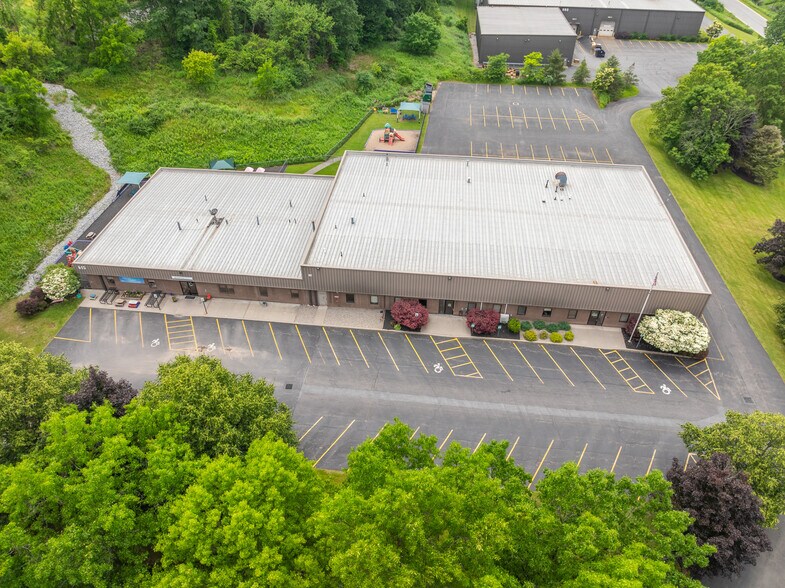 615 Fishers Run, Victor, NY à louer - Photo de l’immeuble – Image 3 sur 5
