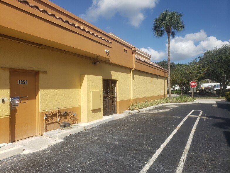 1809-1879 N University Dr, Coral Springs, FL à louer - Photo de l’immeuble – Image 3 sur 12