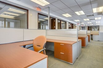 1699 Boul Le Corbusier, Laval, QC à louer Photo intérieure– Image 2 sur 7