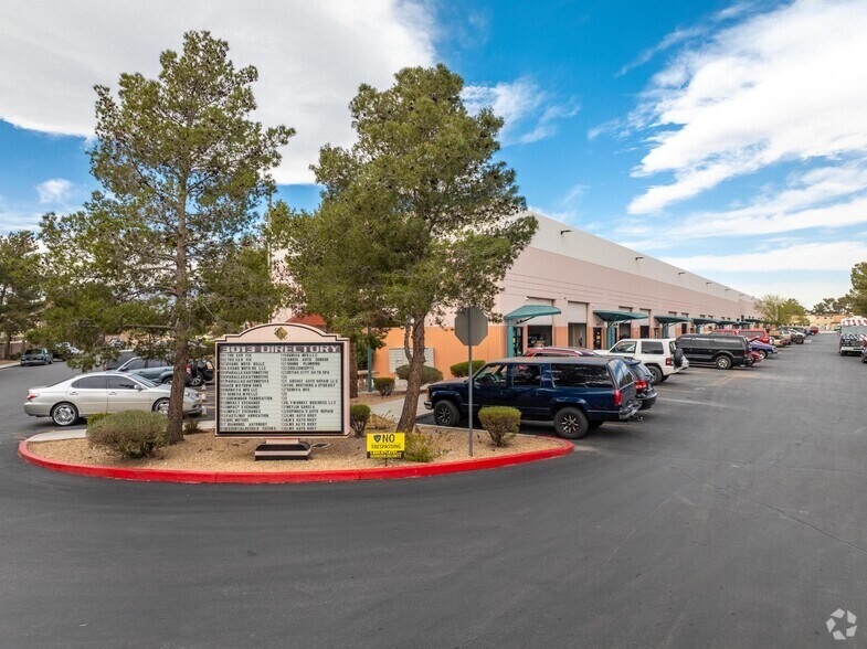 3013 N Rancho Dr, Las Vegas, NV à louer - Photo de l’immeuble – Image 2 sur 12