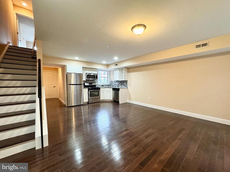 1014 E Moyamensing Ave, Philadelphia, PA à vendre - Photo de l’immeuble – Image 2 sur 26