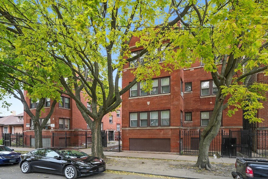 7237-7243 S Bennett Ave, Chicago, IL à vendre - Photo de l’immeuble – Image 3 sur 8