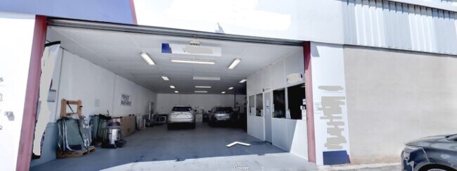 Plus de détails pour Local d'activités à louer