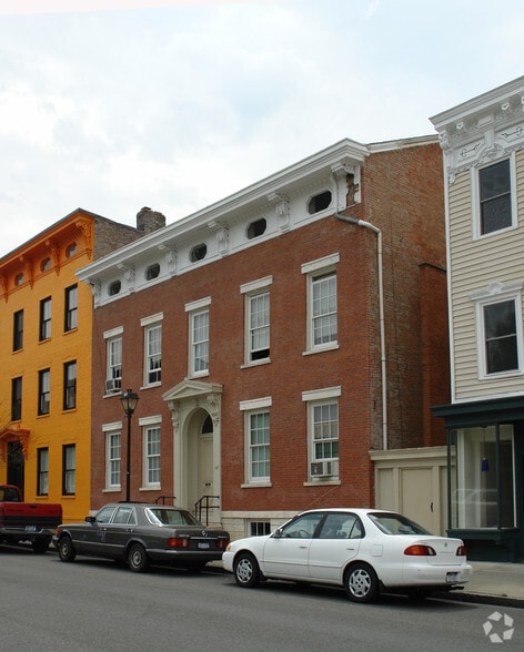 247 Warren St, Hudson, NY à vendre - Photo principale – Image 1 sur 32