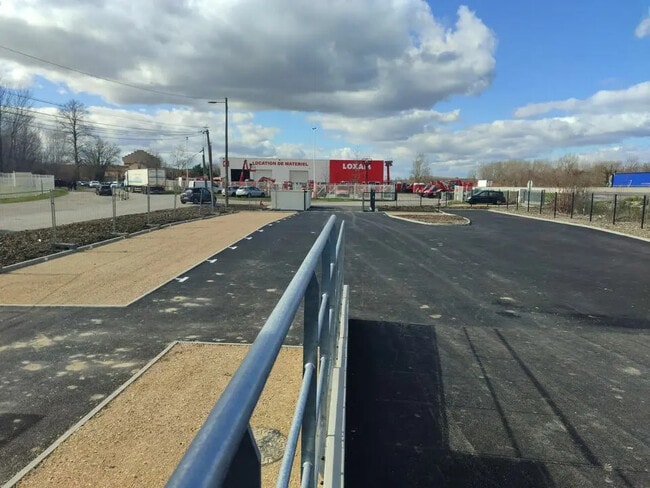 Plus de détails pour Local d'activités à louer