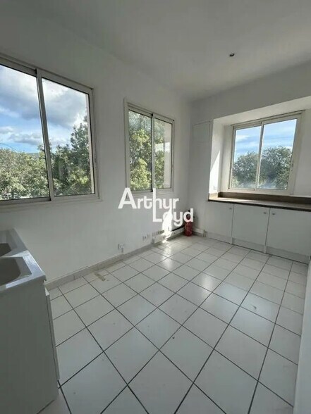Bureau dans Draguignan à louer - Photo de l’immeuble – Image 3 sur 5