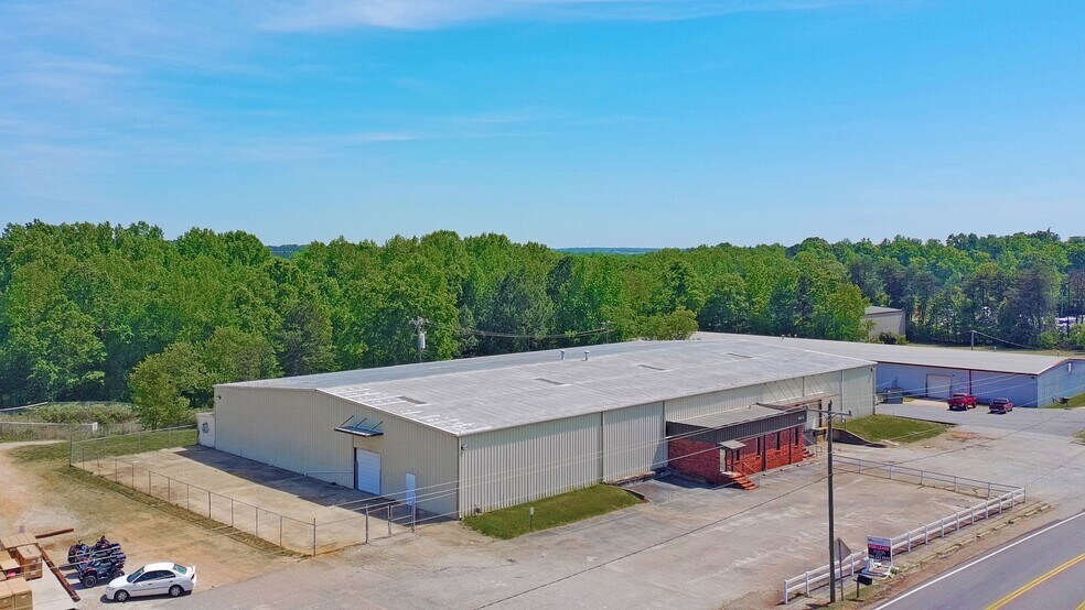 449 E Suber Rd, Greer, SC à louer - Photo de l’immeuble – Image 2 sur 8