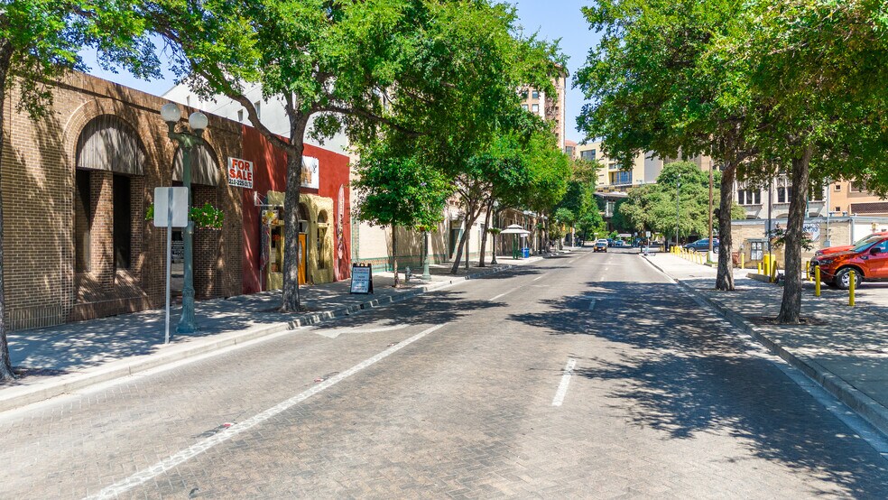 425-427 S Saint Marys St, San Antonio, TX à vendre - Photo de l’immeuble – Image 2 sur 39