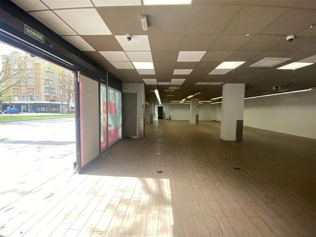Local commercial dans Paris à louer Photo de l’immeuble– Image 1 sur 8