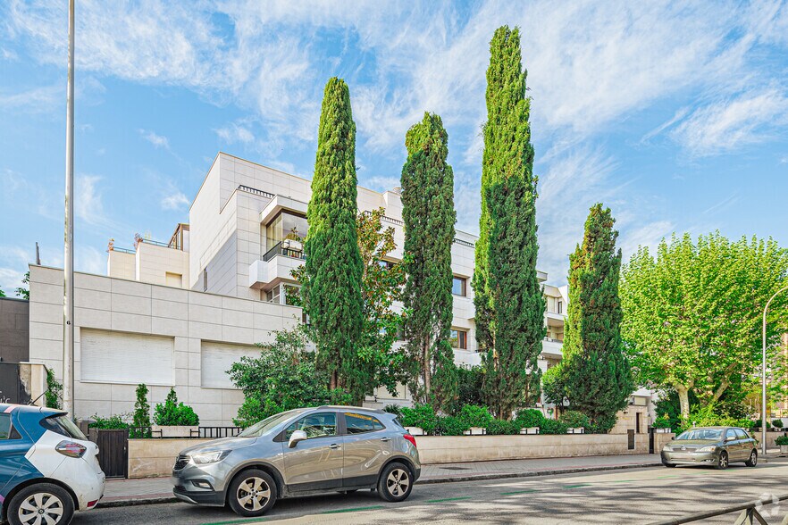 Immeuble residentiel dans Madrid, Madrid à vendre - Photo principale – Image 1 sur 3