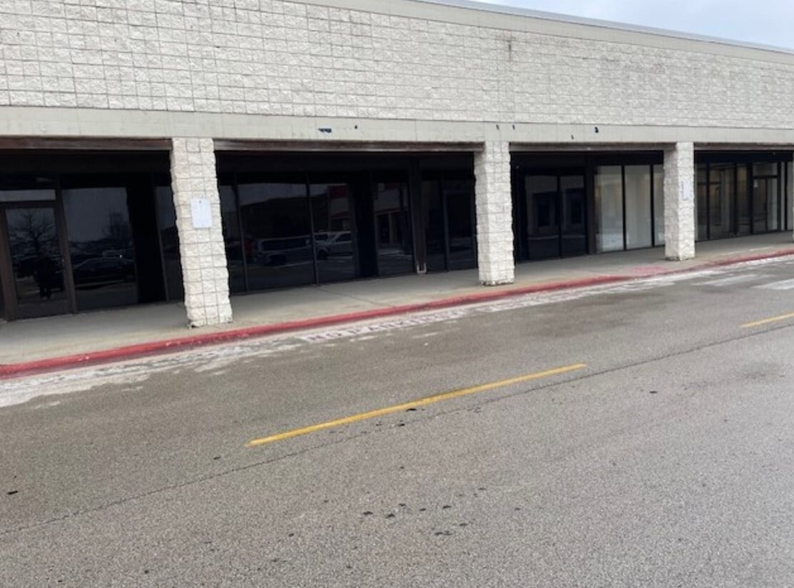 2000 N Neil St, Champaign, IL à louer Photo de l’immeuble– Image 1 sur 2