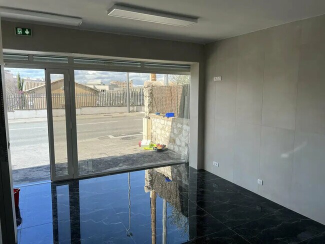 Plus de détails pour Local commercial à louer