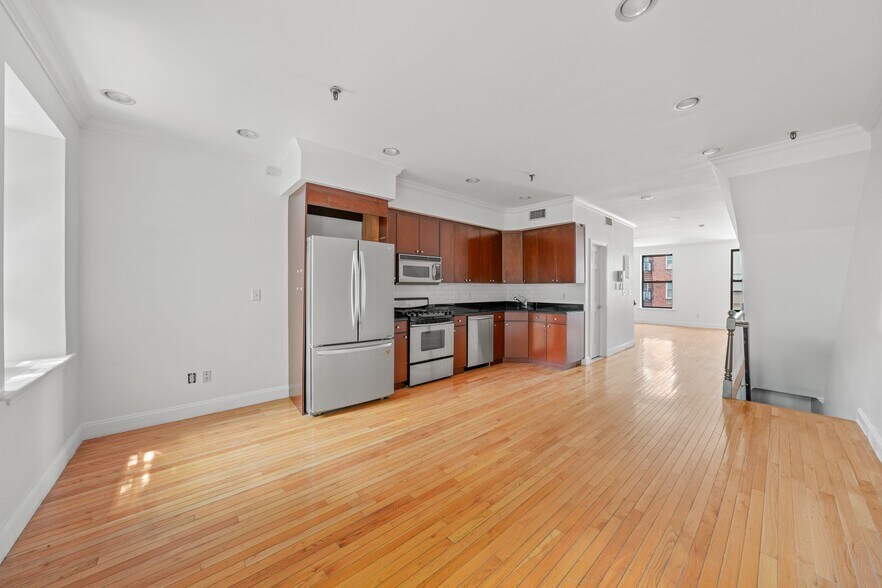 248 E 33rd St, New York, NY à vendre - Photo de l’immeuble – Image 3 sur 15