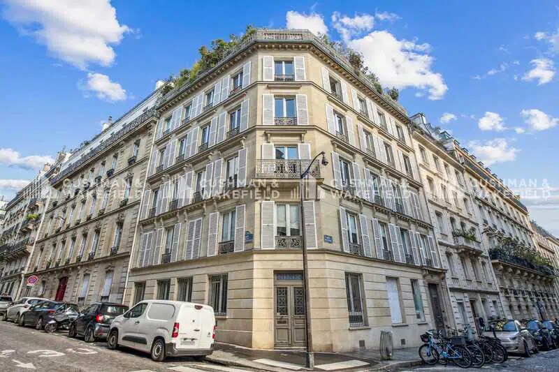28 Rue D'Aumale, Paris à louer - Photo de l’immeuble – Image 2 sur 3