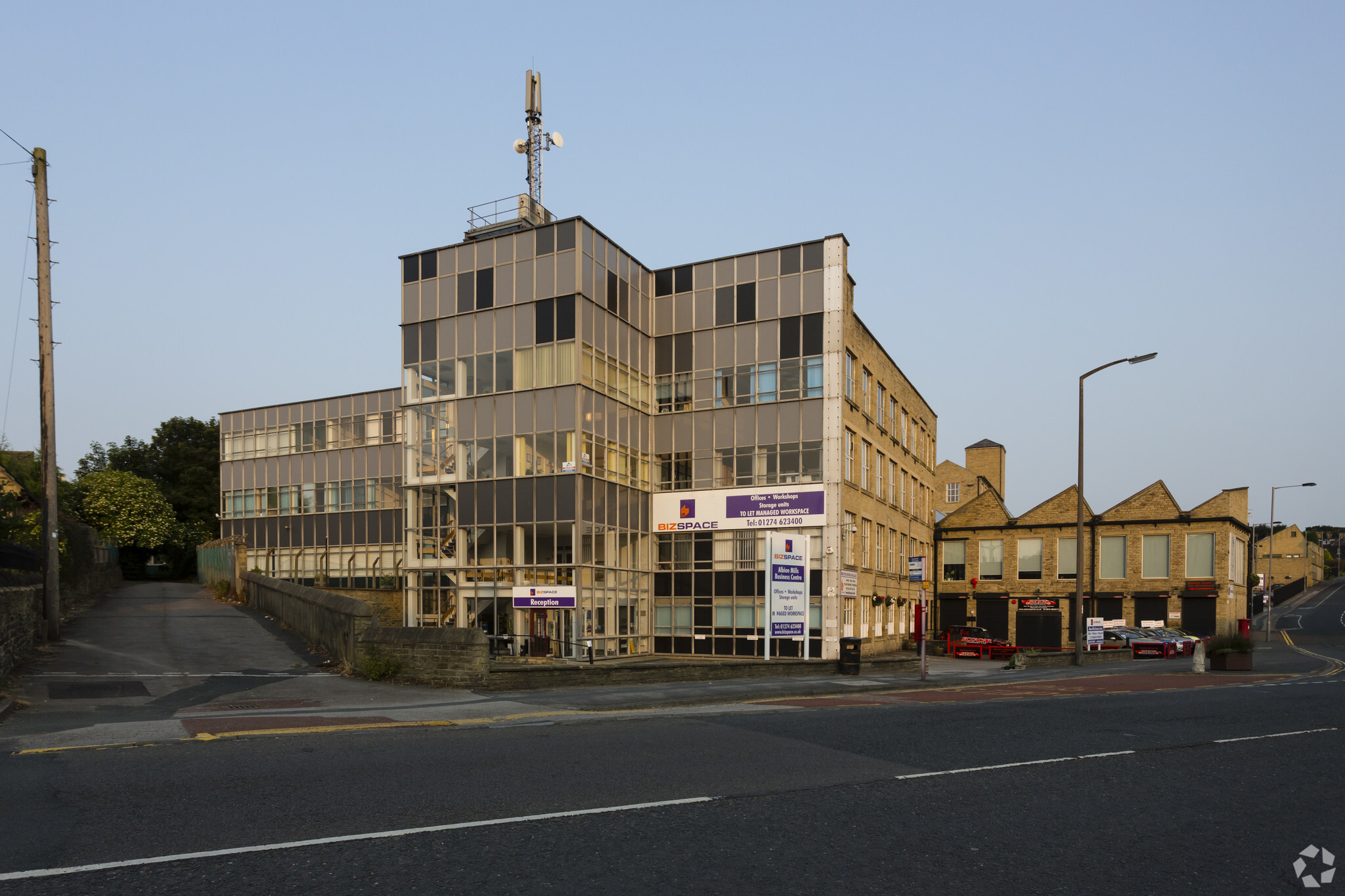 Albion Rd, Bradford à louer Photo principale– Image 1 sur 85
