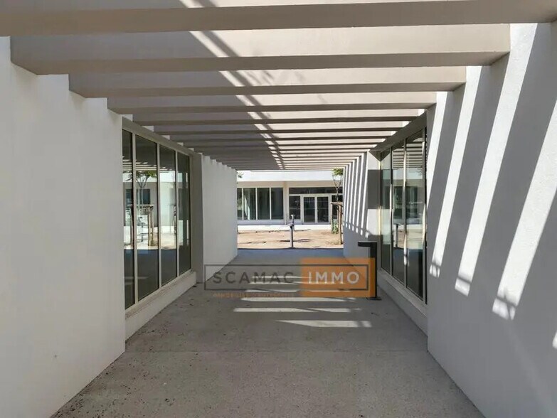 Local commercial dans Hyères à vendre - Hall d’entrée – Image 1 sur 10