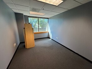 4370 W 109th St, Overland Park, KS à louer Photo intérieure– Image 2 sur 2