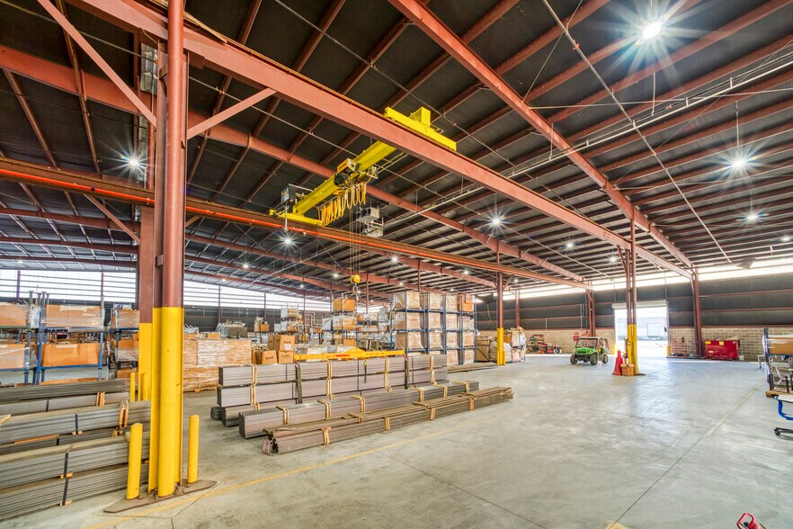 218 E Grove Rd - 123,750 SF Available portefeuille de 2 biens à vendre sur LoopNet.fr - Photo de l’immeuble – Image 2 sur 6