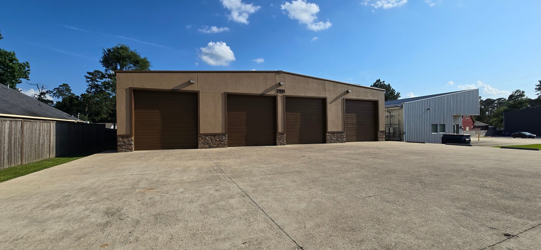 7511 Oak Bluff Dr, Magnolia, TX à louer Photo de l’immeuble– Image 1 sur 15