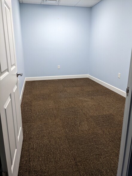 2547 Holly Springs Pky, Canton, GA à louer - Photo de l’immeuble – Image 3 sur 13