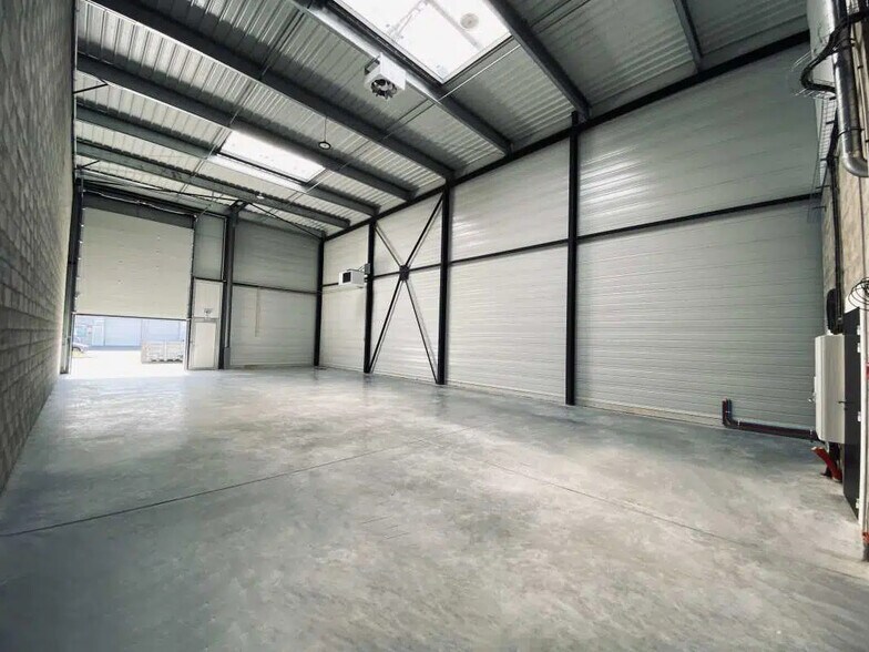 Industriel/Logistique dans Marignane à vendre - Photo de l’immeuble – Image 1 sur 7