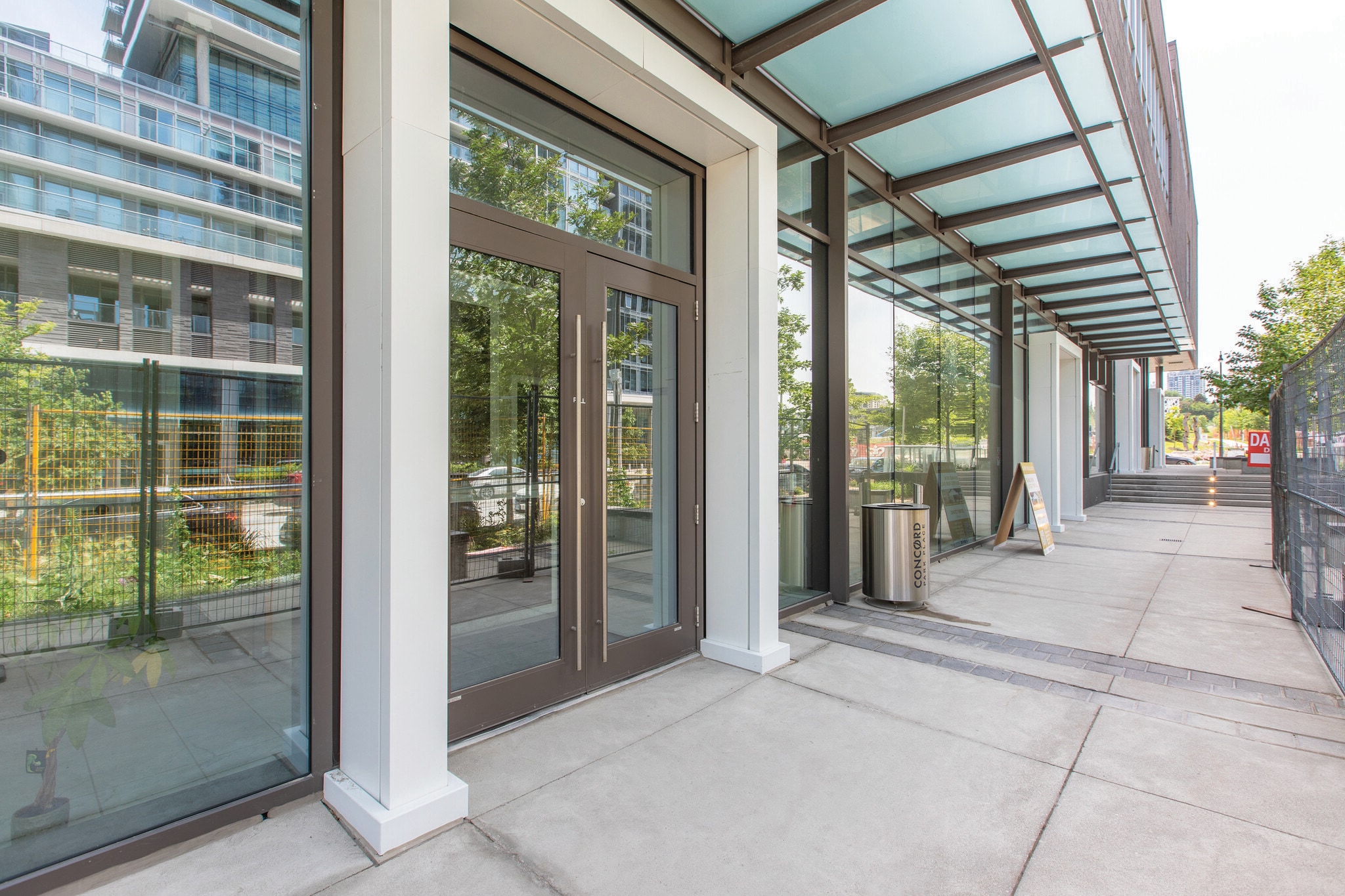 99 Esther Shiner Blvd, Toronto, ON à louer Photo principale– Image 1 sur 6