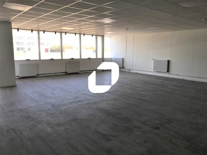 Bureau dans Cergy à vendre - Photo intérieure – Image 2 sur 12