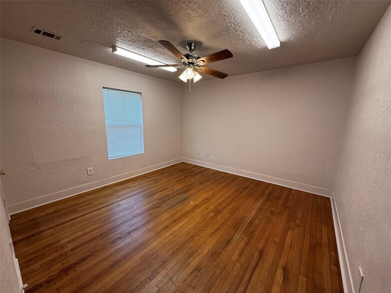 6946 Moss Rose St, Houston, TX à vendre - Photo de l’immeuble – Image 2 sur 6