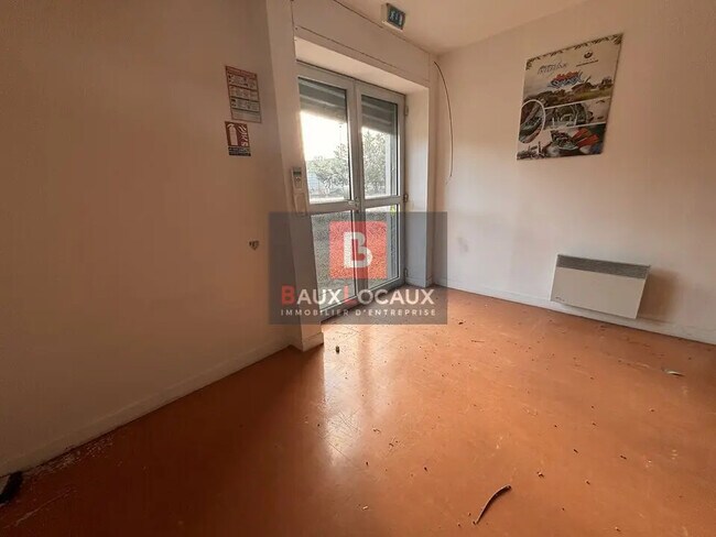 Plus de détails pour Local d’activités à vendre