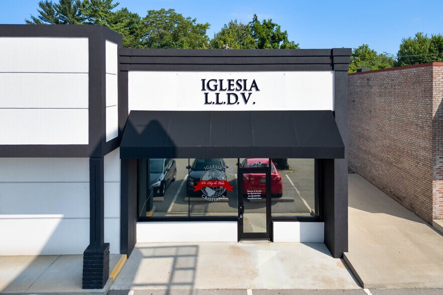 2210 Wilma Rudolph Blvd, Clarksville, TN à louer - Photo de l’immeuble – Image 2 sur 11