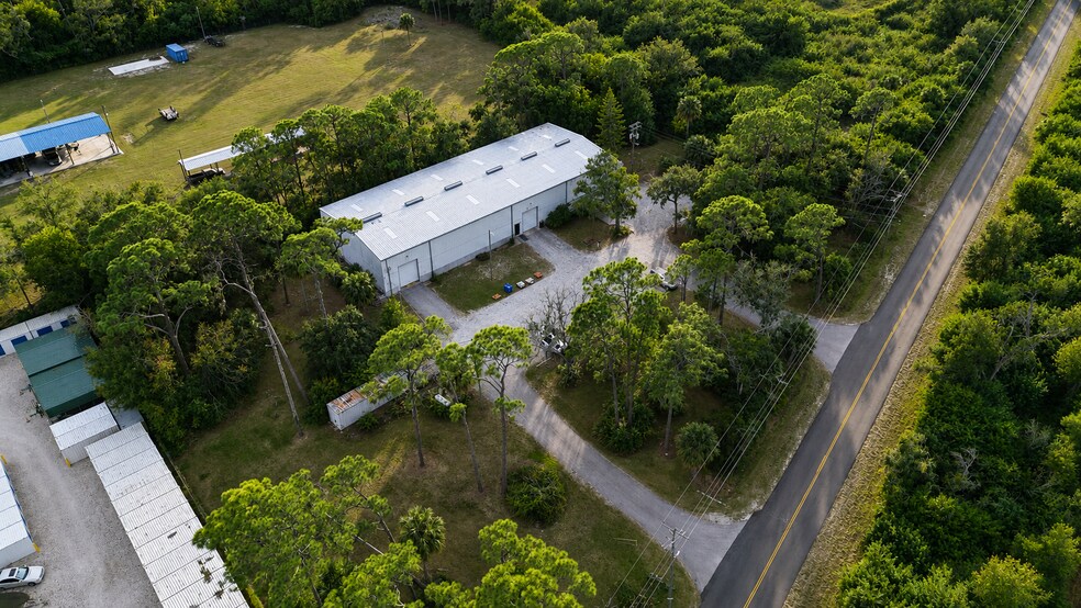 210 Woodland Estates Ave, Ruskin, FL à vendre - Photo de l’immeuble – Image 3 sur 10