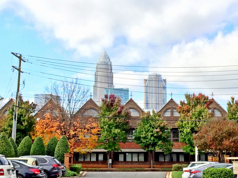101 N McDowell St, Charlotte, NC à louer - Photo de l’immeuble – Image 1 sur 20