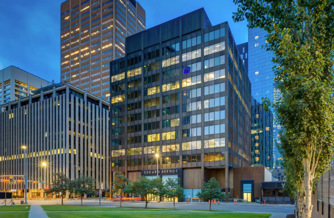 550 6th Ave SW, Calgary, AB à louer Photo de l’immeuble– Image 1 sur 6