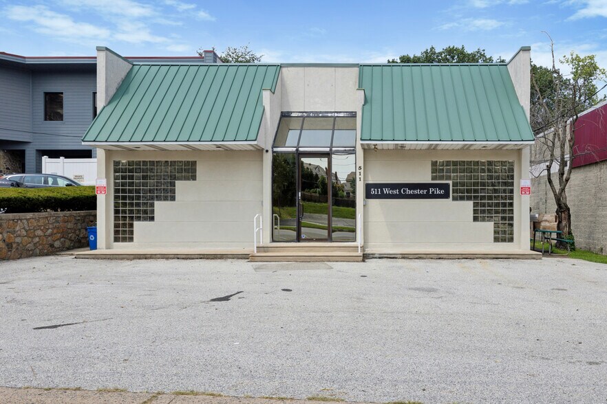 511 W Chester Pike, Havertown, PA à vendre - Photo principale – Image 1 sur 8
