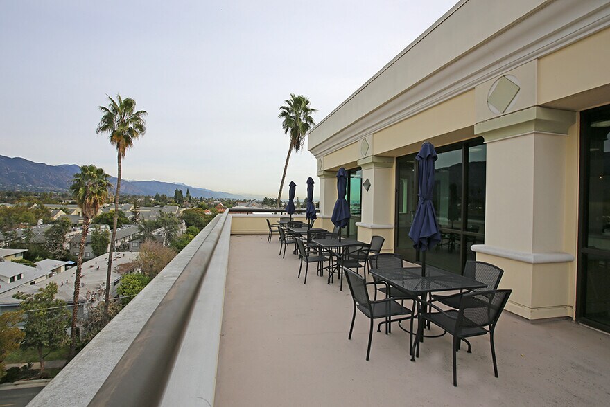 1055 E Colorado Blvd, Pasadena, CA à louer - Photo intérieure – Image 3 sur 7