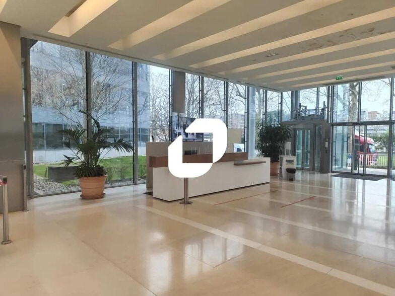 Local d’activités dans Asnières-sur-Seine à louer - Photo de l’immeuble – Image 3 sur 8