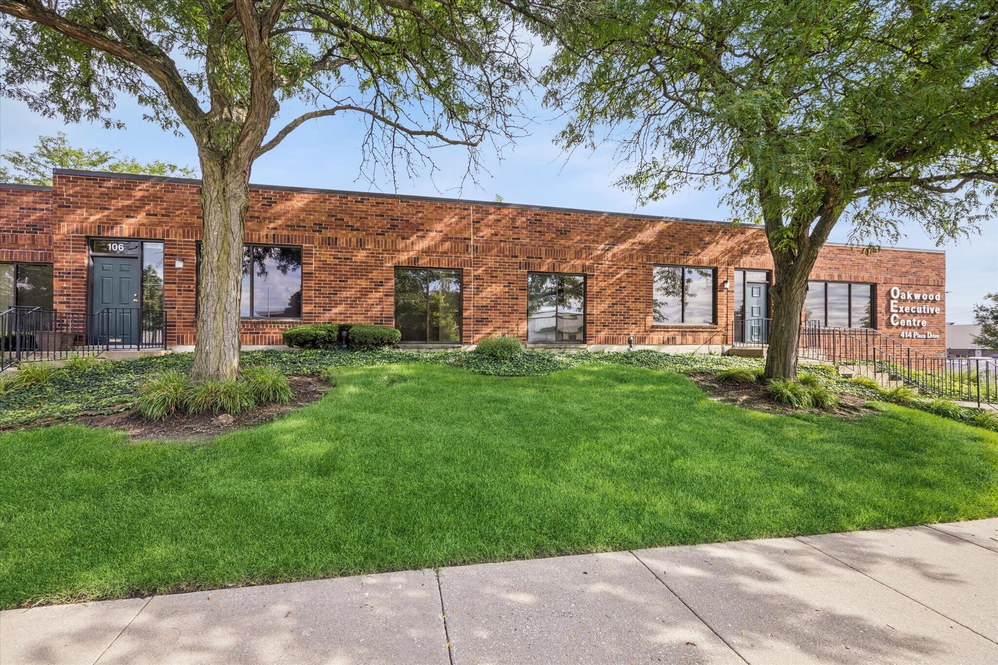 414 Plaza Dr, Westmont, IL à vendre Photo de l’immeuble– Image 1 sur 18
