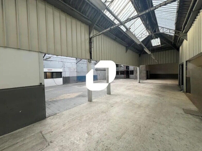 Local d’activités dans Béthune à louer - Photo de l’immeuble – Image 3 sur 12