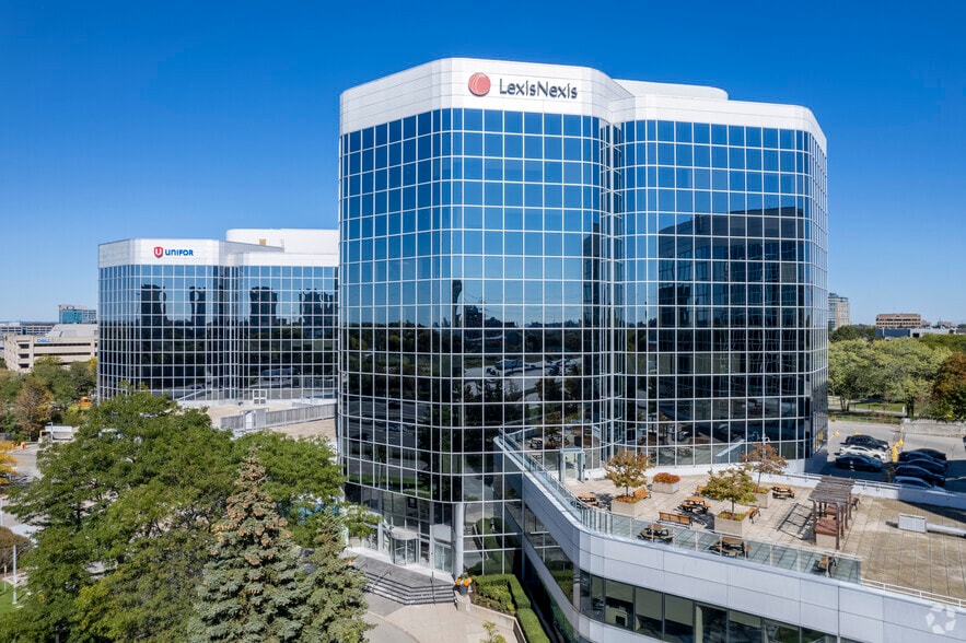 111 Gordon Baker Rd, Toronto, ON à louer - Photo principale – Image 1 sur 3