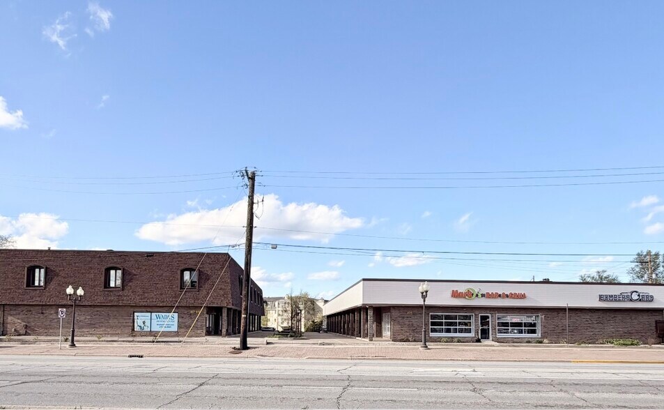 417-435 Ridge Rd, Munster, IN à louer - Photo principale – Image 1 sur 43