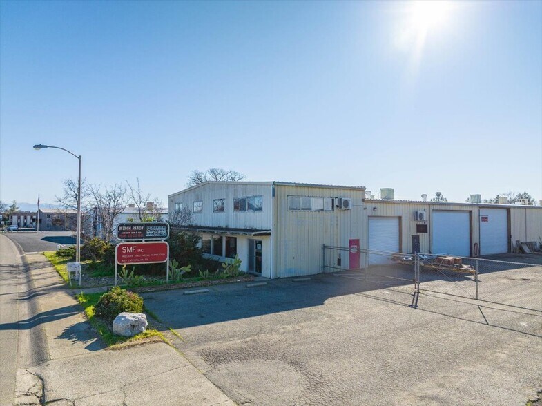 4311 Caterpillar Rd, Redding, CA à vendre - Photo de l’immeuble – Image 3 sur 21